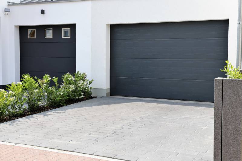 Portes de garage basculantes à Morestel : esthétique et sécurité